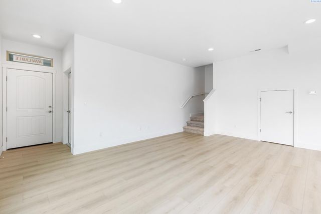 7487 Grapevine Ct, West Richland, WA 99353