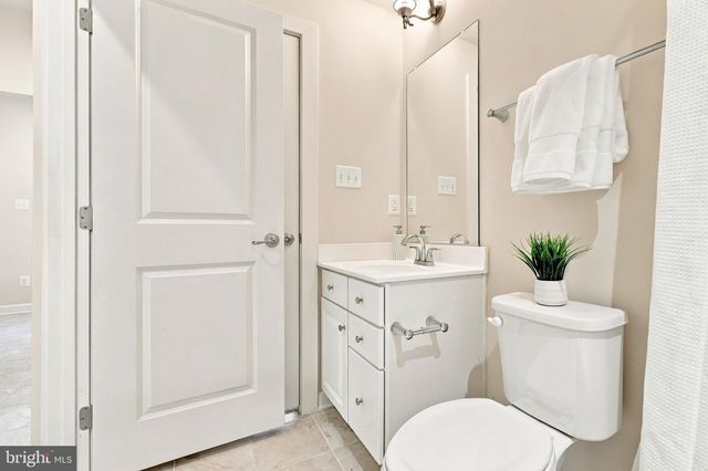 1120 S LINCOLN ST, Arlington, VA 22204