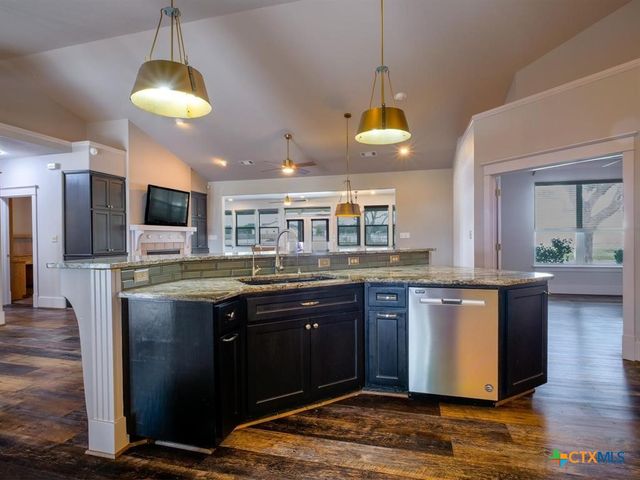 550 Timber Ridge Road, Marble Falls, TX 78654