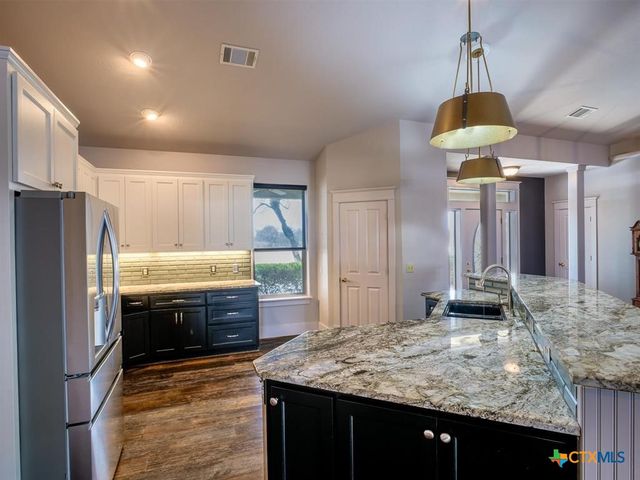 550 Timber Ridge Road, Marble Falls, TX 78654