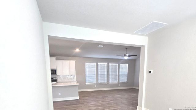 810 Shatterhand Blvd., San Antonio, TX 78260