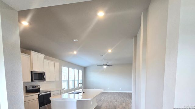 810 Shatterhand Blvd., San Antonio, TX 78260