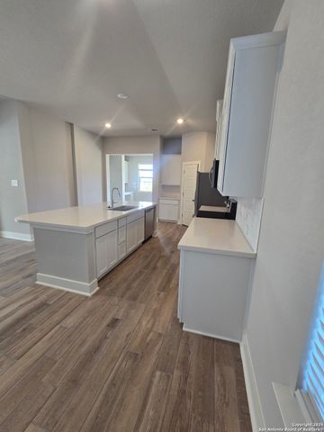 810 Shatterhand Blvd., San Antonio, TX 78260