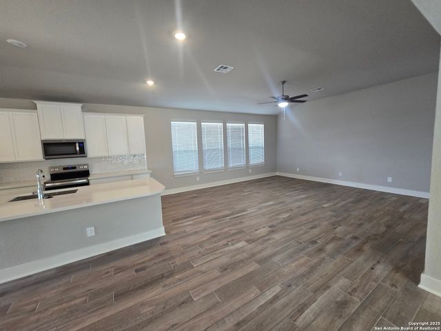 810 Shatterhand Blvd., San Antonio, TX 78260