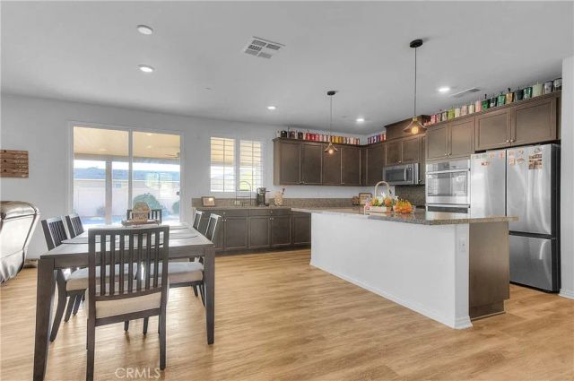 1016 Hazel Ct, Calimesa, CA 92320