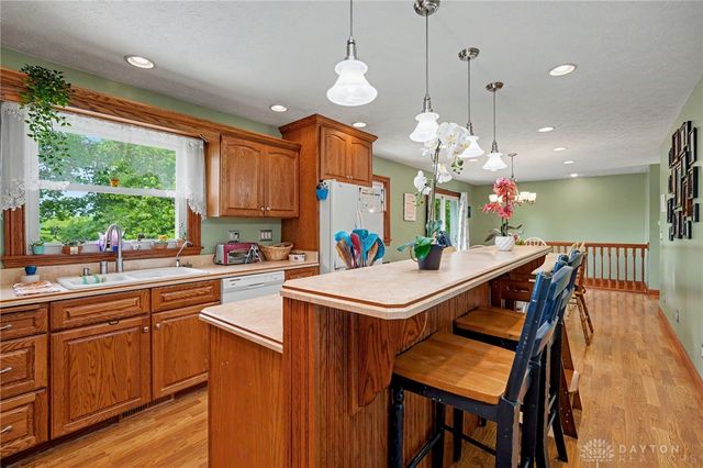 2105 Cheviot Hills Drive, Springfield, OH 45505