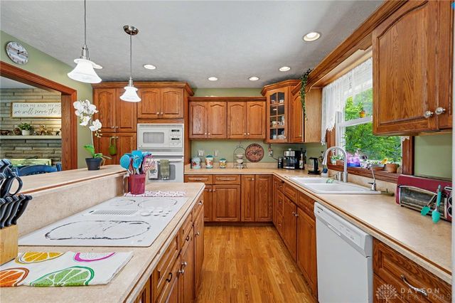 2105 Cheviot Hills Drive, Springfield, OH 45505