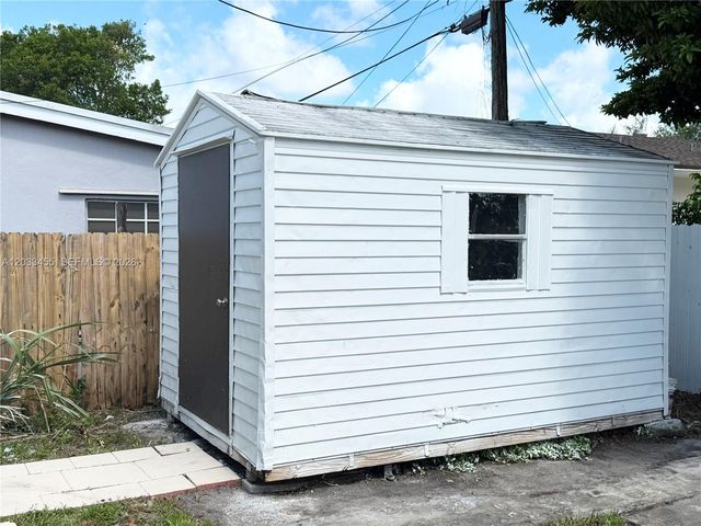 5609 SW 37th Street, West Park, FL 33023