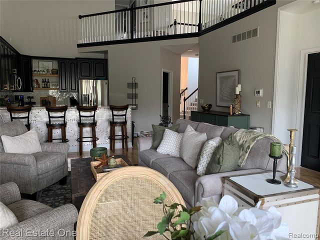 686 W Bluff Court 23, Rochester Hills, MI 48307