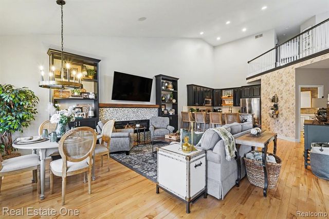 686 W Bluff Court 23, Rochester Hills, MI 48307