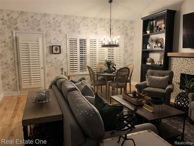 686 W Bluff Court 23, Rochester Hills, MI 48307