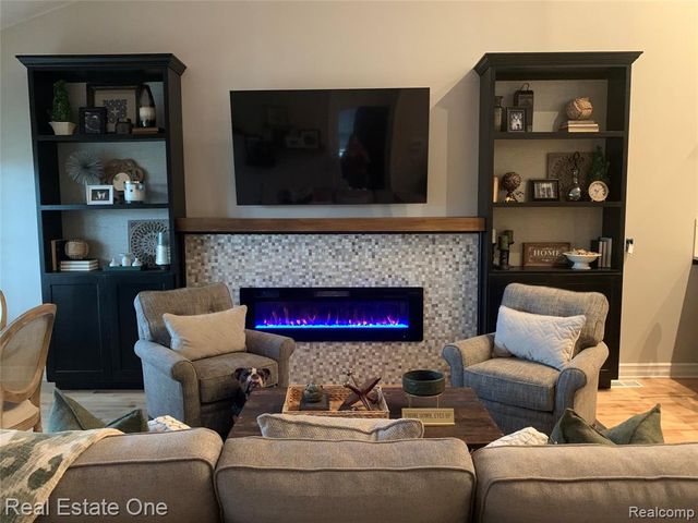 686 W Bluff Court 23, Rochester Hills, MI 48307