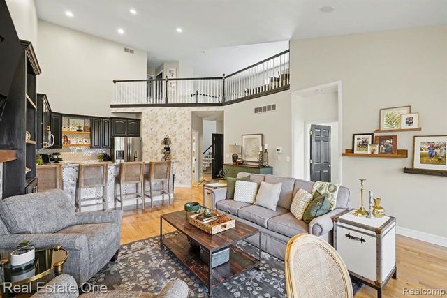 686 W Bluff Court 23, Rochester Hills, MI 48307