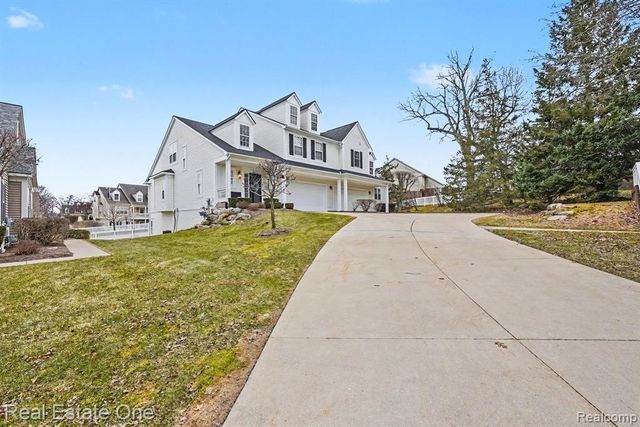 686 W Bluff Court 23, Rochester Hills, MI 48307
