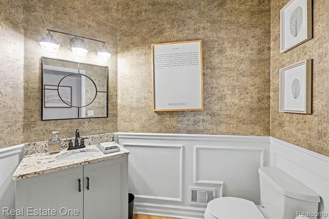 686 W Bluff Court 23, Rochester Hills, MI 48307