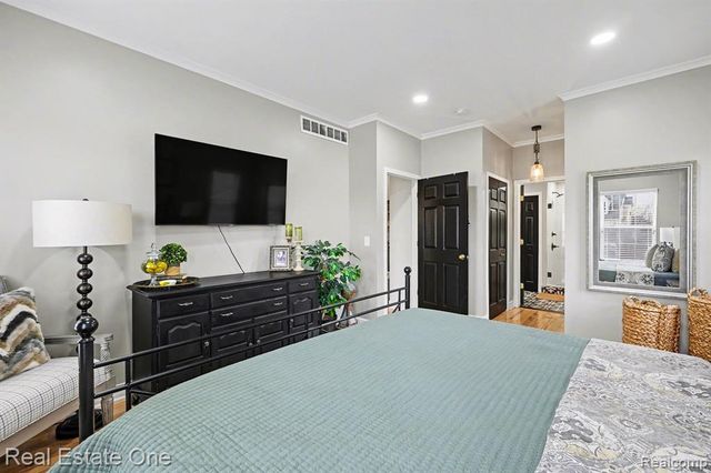 686 W Bluff Court 23, Rochester Hills, MI 48307