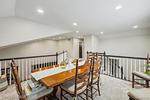 686 W Bluff Court 23, Rochester Hills, MI 48307