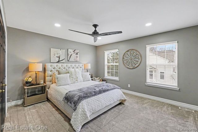 686 W Bluff Court 23, Rochester Hills, MI 48307