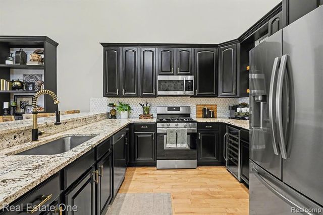 686 W Bluff Court 23, Rochester Hills, MI 48307