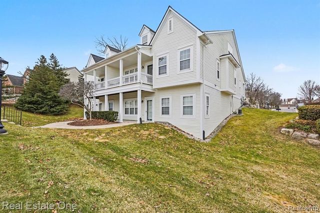 686 W Bluff Court 23, Rochester Hills, MI 48307