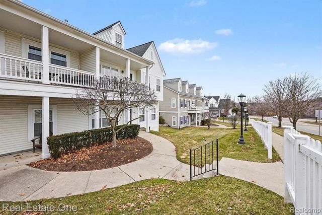 686 W Bluff Court 23, Rochester Hills, MI 48307