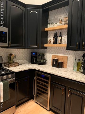 686 W Bluff Court 23, Rochester Hills, MI 48307