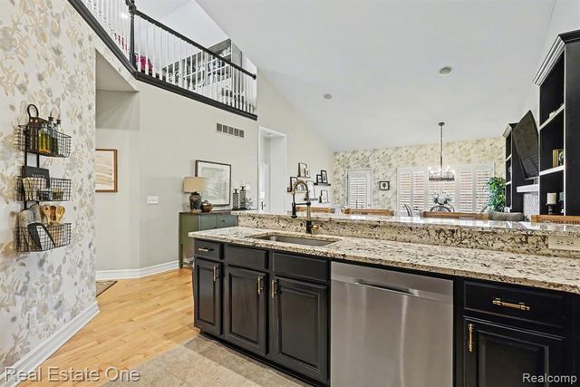 686 W Bluff Court 23, Rochester Hills, MI 48307