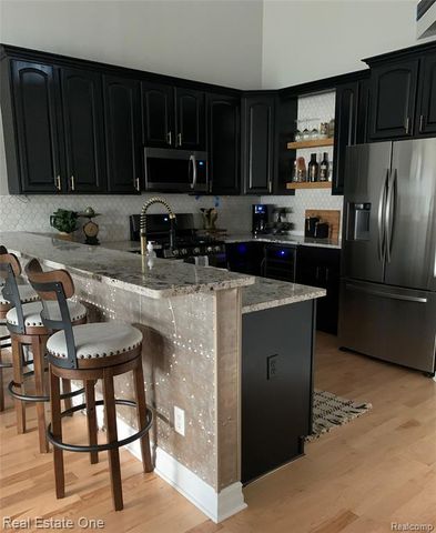 686 W Bluff Court 23, Rochester Hills, MI 48307