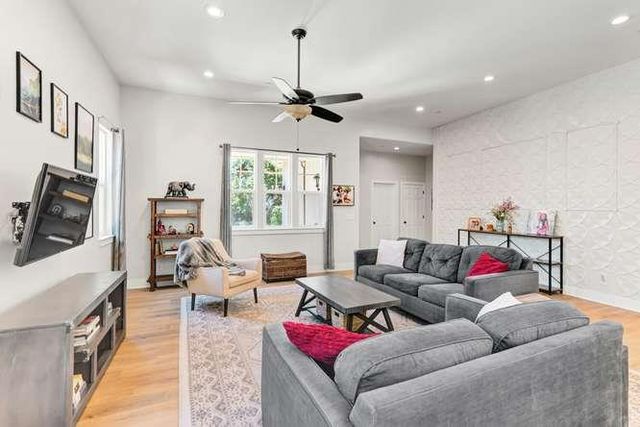 3063 Donner Way, Sacramento, CA 95817