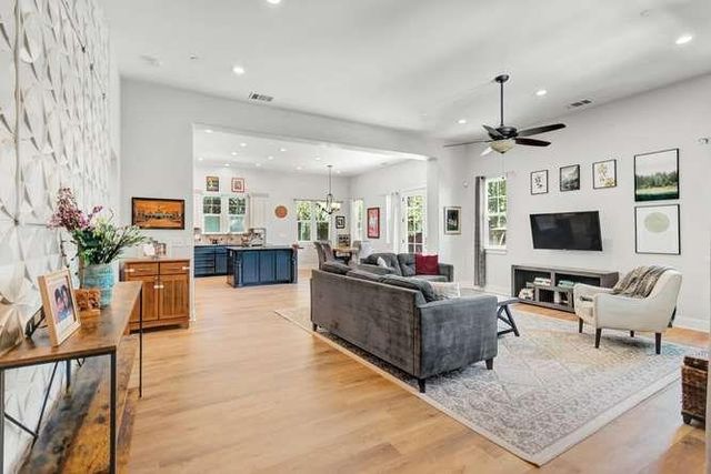 3063 Donner Way, Sacramento, CA 95817