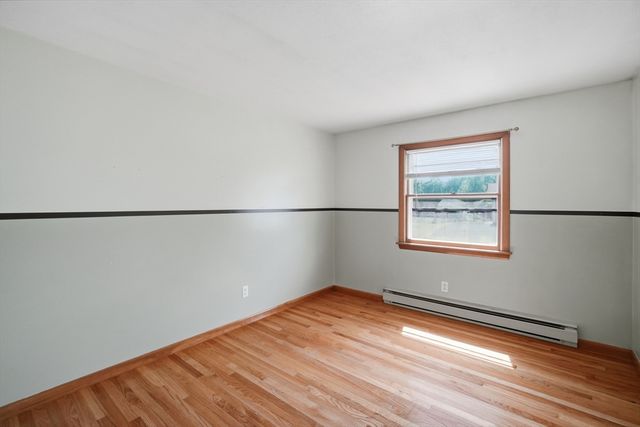 37 Woodcrest Ct, Chicopee, MA 01020