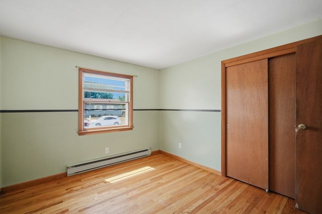 37 Woodcrest Ct, Chicopee, MA 01020