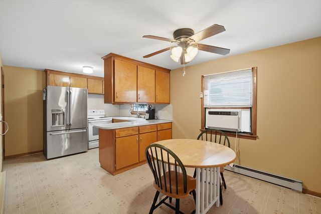 37 Woodcrest Ct, Chicopee, MA 01020