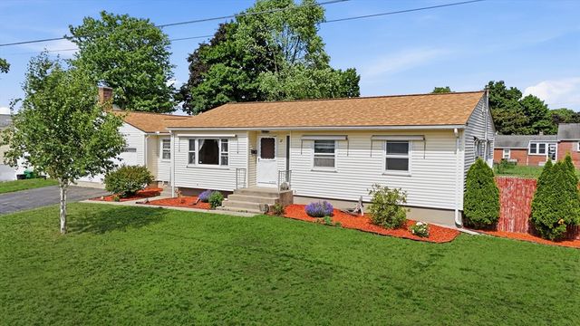37 Woodcrest Ct, Chicopee, MA 01020