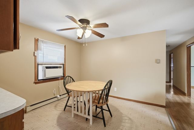 37 Woodcrest Ct, Chicopee, MA 01020