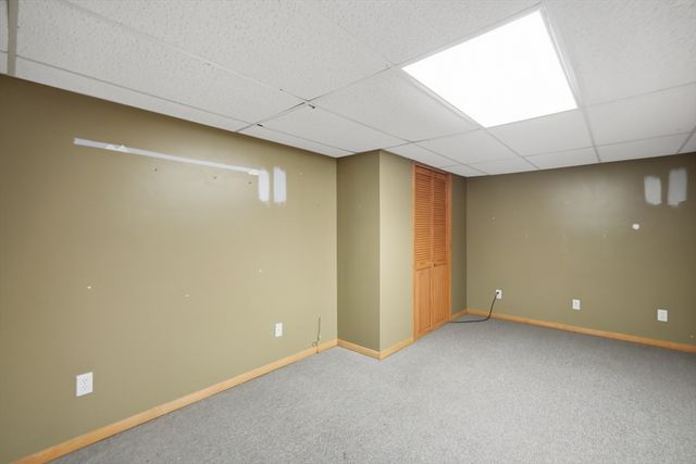 37 Woodcrest Ct, Chicopee, MA 01020