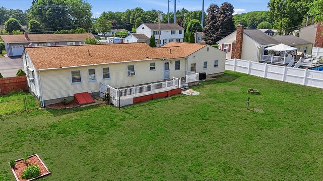 37 Woodcrest Ct, Chicopee, MA 01020