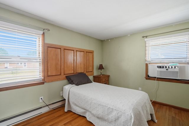 37 Woodcrest Ct, Chicopee, MA 01020
