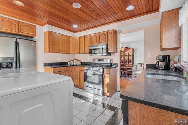 37 Broadway, Fairfield, NJ 07004