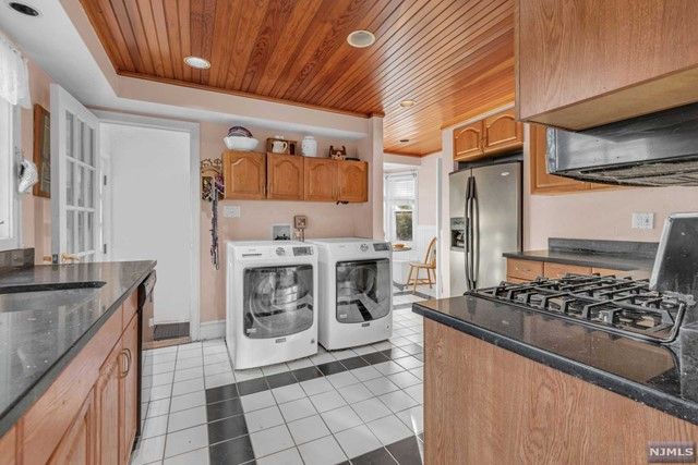 37 Broadway, Fairfield, NJ 07004