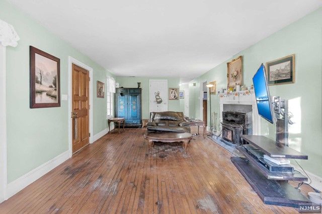 37 Broadway, Fairfield, NJ 07004