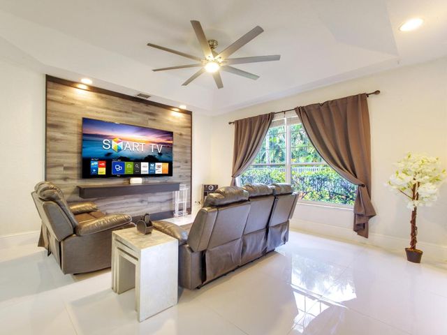 6660 Conch Court, Boynton Beach, FL 33437