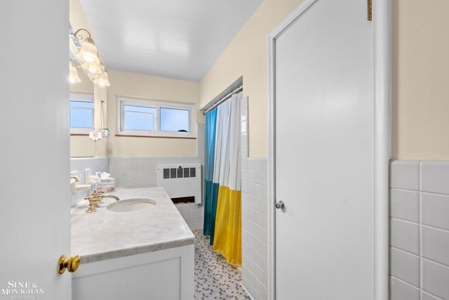 17590 Mack Avenue, Grosse Pointe, MI 48230