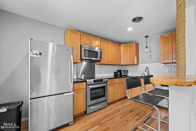 17590 Mack Avenue, Grosse Pointe, MI 48230