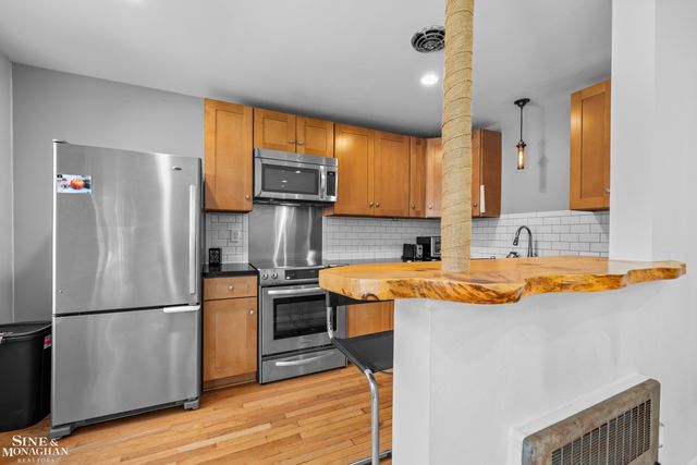 17590 Mack Avenue, Grosse Pointe, MI 48230