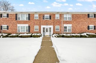 17590 Mack Avenue, Grosse Pointe, MI 48230