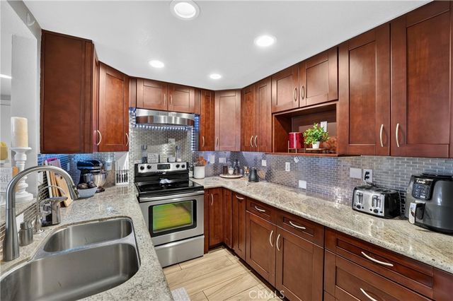 435 W 9th B3, Upland, CA 91786