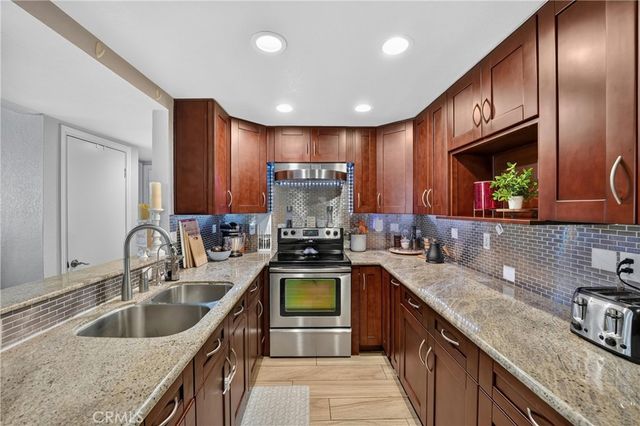 435 W 9th B3, Upland, CA 91786