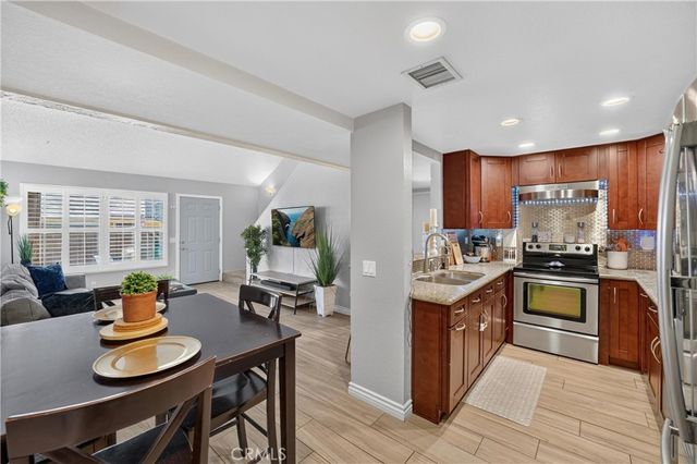 435 W 9th B3, Upland, CA 91786