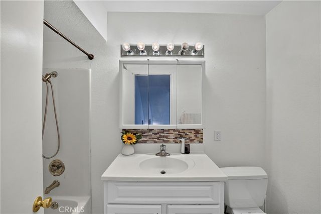 435 W 9th B3, Upland, CA 91786